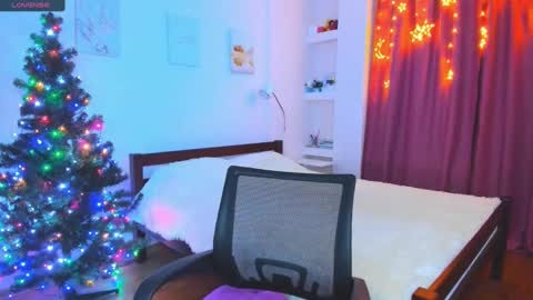 Snapshot of toxic_lina chatting on December 11, 2024, 10:27 pm Ellina online show from December 11, 2024, 10:27 pm