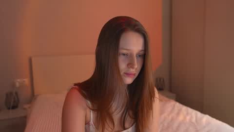 Bella online show from November 30, 2025, 4:33 pm