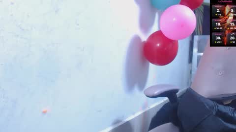 toxca69 online show from November 18, 2025, 2:17 am