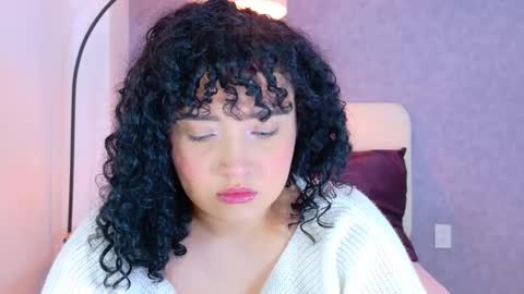 tracielowe_w online show from December 18, 2025, 3:34 am