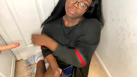 Snapshot of transgirl_omi chatting on October 1, 2025, 3:12 am TransDomme Omi online show from October 1, 2025, 3:12 am