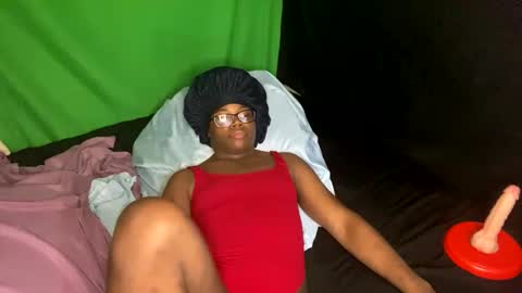 Snapshot of transgirl_omi chatting on March 12, 2026, 5:46 am TransDomme Omi online show from March 12, 2026, 5:46 am