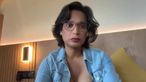 Flor Wilde online show from May 16, 2026, 8:22 am