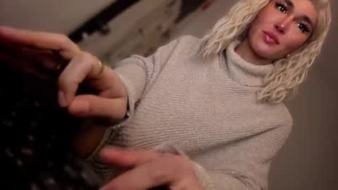 ALMIGHTY GODDESS VALENTINA online show from November 17, 2025, 5:08 pm