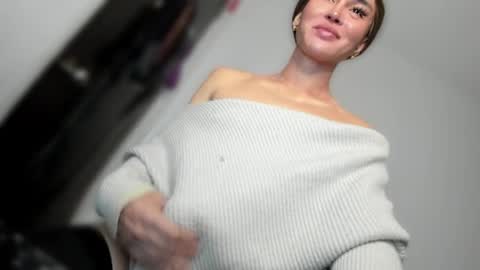 ALMIGHTY GODDESS VALENTINA online show from May 15, 2026, 7:21 pm
