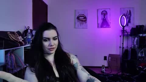 trapqueenskullcrush89 online show from February 17, 2026, 7:31 pm