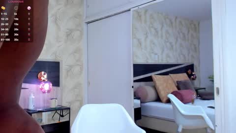 Travis online show from October 12, 2025, 3:00 pm