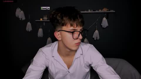 Travis online show from October 29, 2025, 8:32 pm