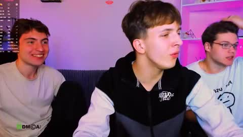 Travis online show from November 13, 2025, 8:19 pm