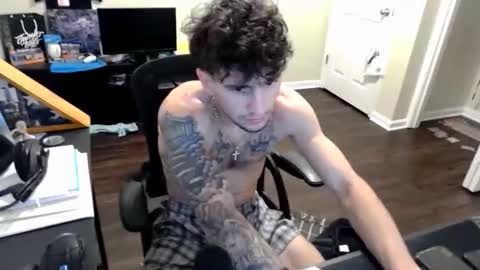 Trav online show from November 19, 2025, 4:45 am