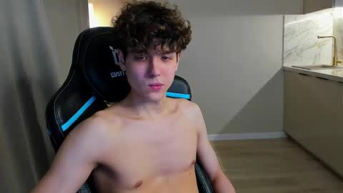 travisrivas online show from October 16, 2025, 3:46 pm