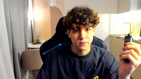 travisrivas online show from November 9, 2025, 1:53 pm