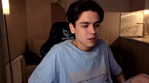 travisrivas online show from June 10, 2026, 1:43 pm