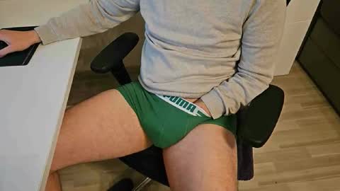 Snapshot of tree1989 chatting on December 6, 2024, 9:46 pm tree1989 online show from December 6, 2024, 9:46 pm