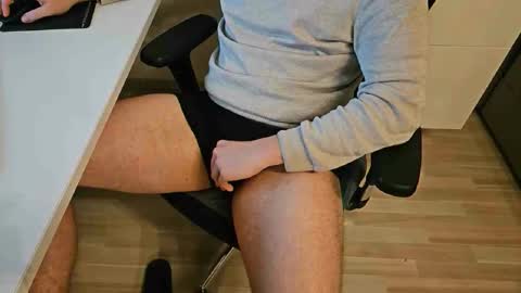 Snapshot of tree1989 chatting on December 29, 2024, 9:41 pm tree1989 online show from December 29, 2024, 9:41 pm