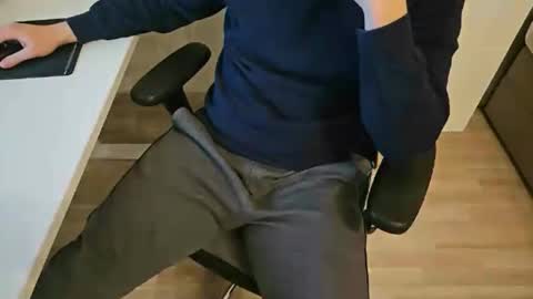 Snapshot of tree1989 chatting on January 2, 2025, 7:51 pm tree1989 online show from January 2, 2025, 7:51 pm