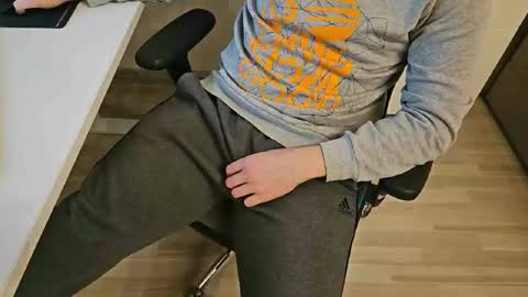 Snapshot of tree1989 chatting on January 7, 2025, 8:10 pm tree1989 online show from January 7, 2025, 8:10 pm