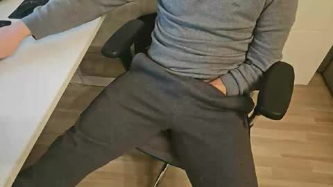 Snapshot of tree1989 chatting on February 7, 2025, 9:04 pm tree1989 online show from February 7, 2025, 9:04 pm