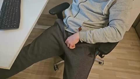 Snapshot of tree1989 chatting on March 3, 2025, 7:49 pm tree1989 online show from March 3, 2025, 7:49 pm