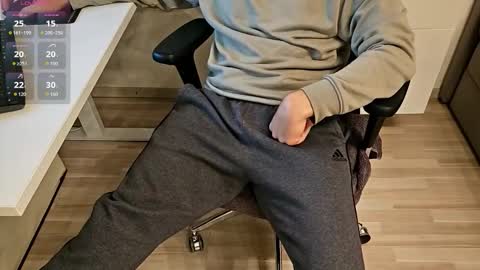 Snapshot of tree1989 chatting on September 30, 2025, 6:13 pm tree1989 online show from September 30, 2025, 6:13 pm