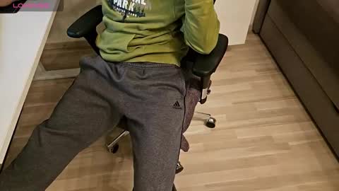 Snapshot of tree1989 chatting on October 20, 2025, 7:03 pm tree1989 online show from October 20, 2025, 7:03 pm