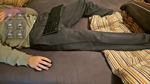 Snapshot of tree1989 chatting on October 31, 2025, 4:30 pm tree1989 online show from October 31, 2025, 4:30 pm