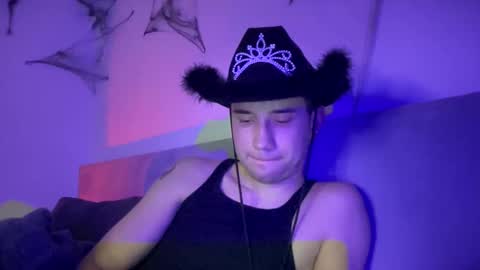 Snapshot of trendygay chatting on November 16, 2025, 6:13 pm trendygay online show from November 16, 2025, 6:13 pm