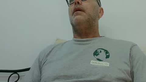 trevido4u online show from December 15, 2025, 1:21 am