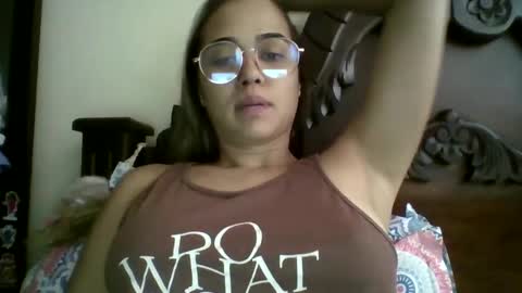 triana_bell online show from September 28, 2025, 3:50 pm
