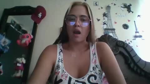 triana_bell online show from November 21, 2025, 7:01 pm