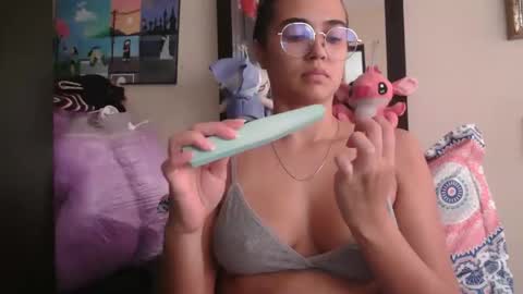 triana_bell online show from April 13, 2026, 4:12 pm