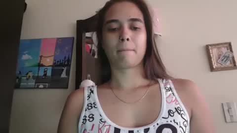 triana_bell online show from June 3, 2026, 4:01 pm