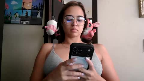 triana_bell online show from June 9, 2026, 5:13 pm