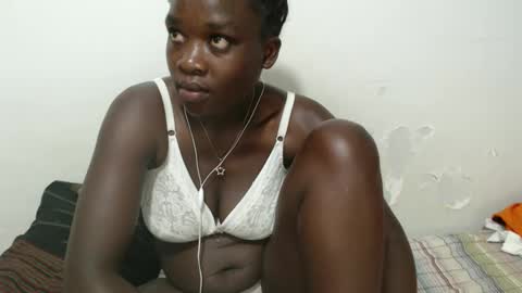 Snapshot of triceeyy chatting on November 9, 2025, 7:01 pm Tracy online show from November 9, 2025, 7:01 pm