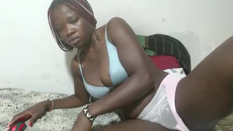 Snapshot of triceeyy chatting on December 19, 2025, 7:59 am Tracy online show from December 19, 2025, 7:59 am