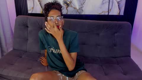 Snapshot of triiangel_latinboy chatting on June 1, 2026, 12:29 pm Johan online show from June 1, 2026, 12:29 pm