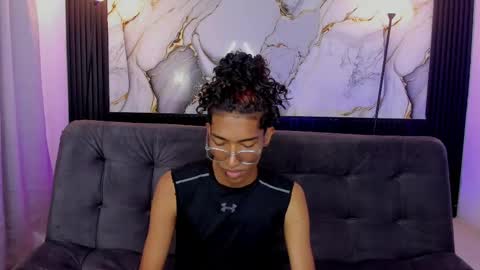 Snapshot of triiangel_latinboy chatting on June 3, 2026, 1:03 pm Johan online show from June 3, 2026, 1:03 pm