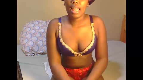 Snapshot of trina_z chatting on June 4, 2026, 9:54 pm trina_z online show from June 4, 2026, 9:54 pm