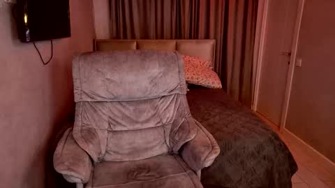 tripleprinces online show from November 17, 2025, 6:14 pm