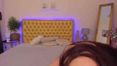 Mia online show from March 5, 2026, 6:42 am