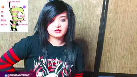 trixiedoescamcam online show from September 30, 2025, 3:28 pm