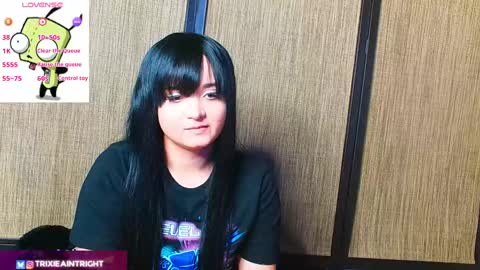 trixiedoescamcam online show from October 7, 2025, 10:51 pm