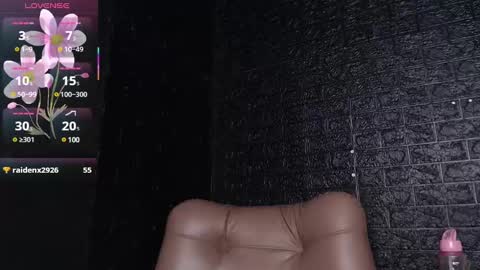 trixxiee_ online show from February 25, 2025, 7:36 pm