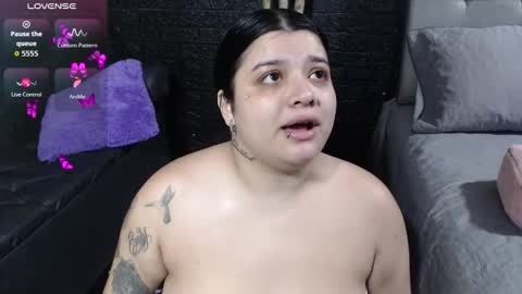 trixxiee_ online show from October 10, 2025, 10:14 am