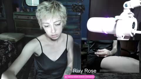 Snapshot of trixyrose chatting on September 29, 2025, 12:10 pm RixyRose online show from September 29, 2025, 12:10 pm