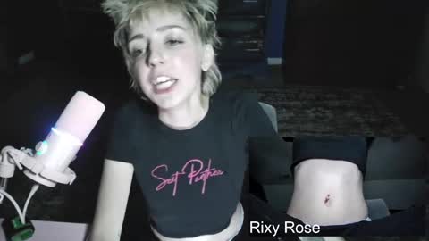 Snapshot of trixyrose chatting on October 15, 2025, 3:17 am RixyRose online show from October 15, 2025, 3:17 am