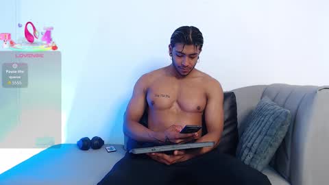 Snapshot of troy_lee1 chatting on September 22, 2025, 2:41 pm    online show from September 22, 2025, 2:41 pm