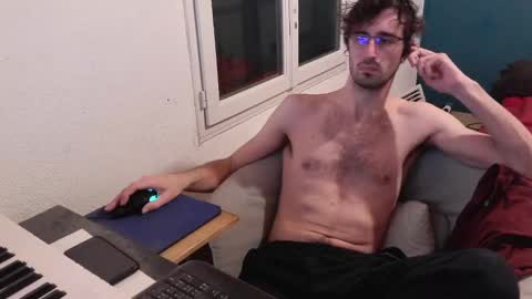 trucdeoufouf online show from January 19, 2025, 9:45 pm