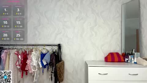 Snapshot of try_skip_me chatting on November 16, 2025, 3:28 pm Molly online show from November 16, 2025, 3:28 pm