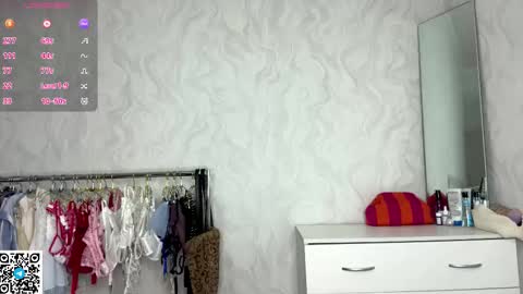 Snapshot of try_skip_me chatting on November 29, 2025, 5:27 pm Molly online show from November 29, 2025, 5:27 pm